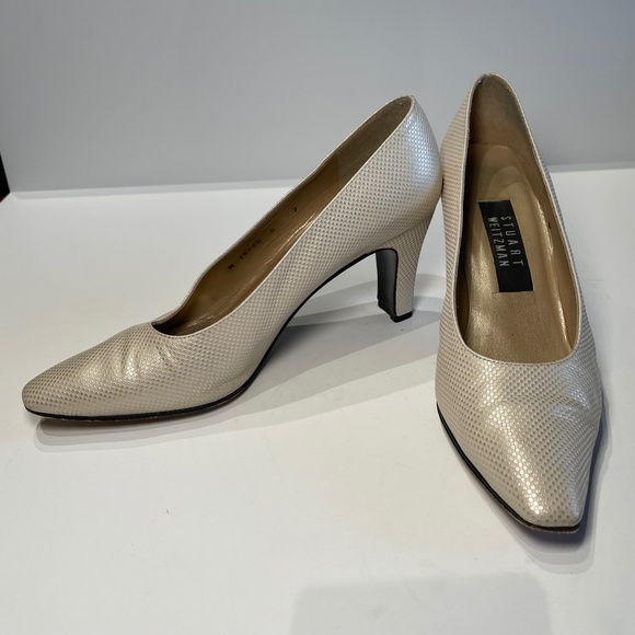 Stuart Weitzman Women's Textured Closed Toe Heels White Gold Size 7 - Picture 3 of 6